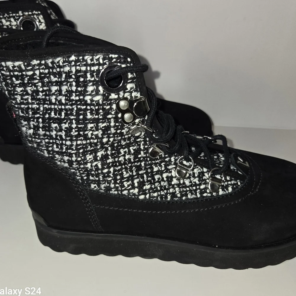 Larroude Vail Black Suede Tweed Ankle Booties Size 6 NWOT Designer